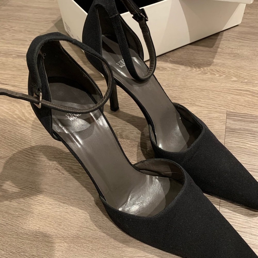 Vera Wang Bridal Black heels peau